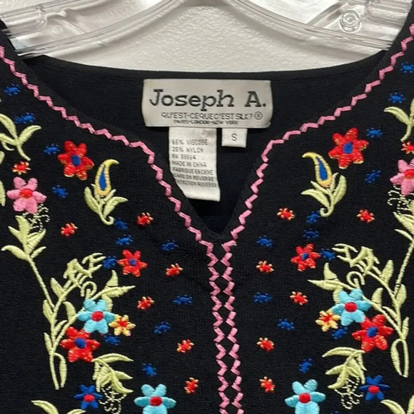 Joseph A. Black Colorful Embroidered Floral Design Short Sleeve Viscose Top Sm - Picture 3 of 6